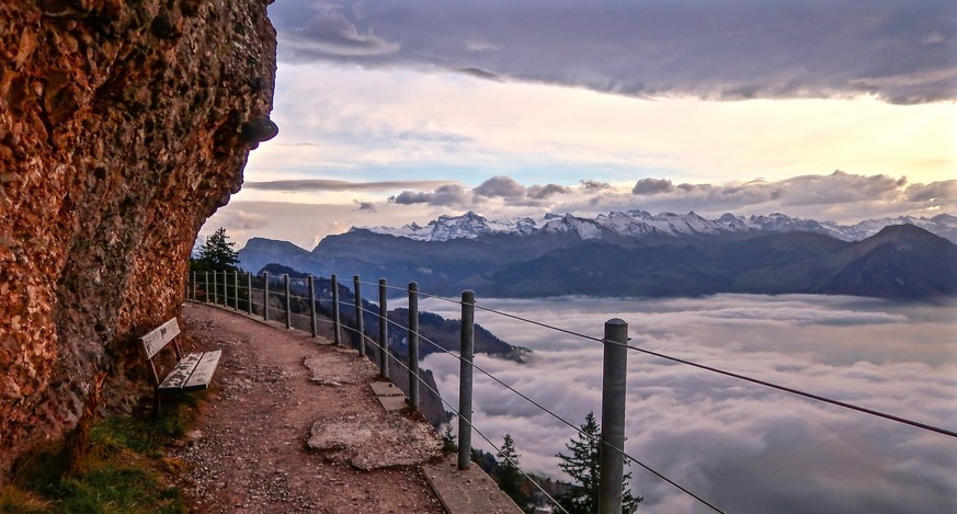 Rauszeit Schönste Aussichtsbänkli der Schweiz Aussichtssitzbank Sitzbank Bankgeheimnisse Verein für Bankkultur Rigi Scheidegg Felsweg