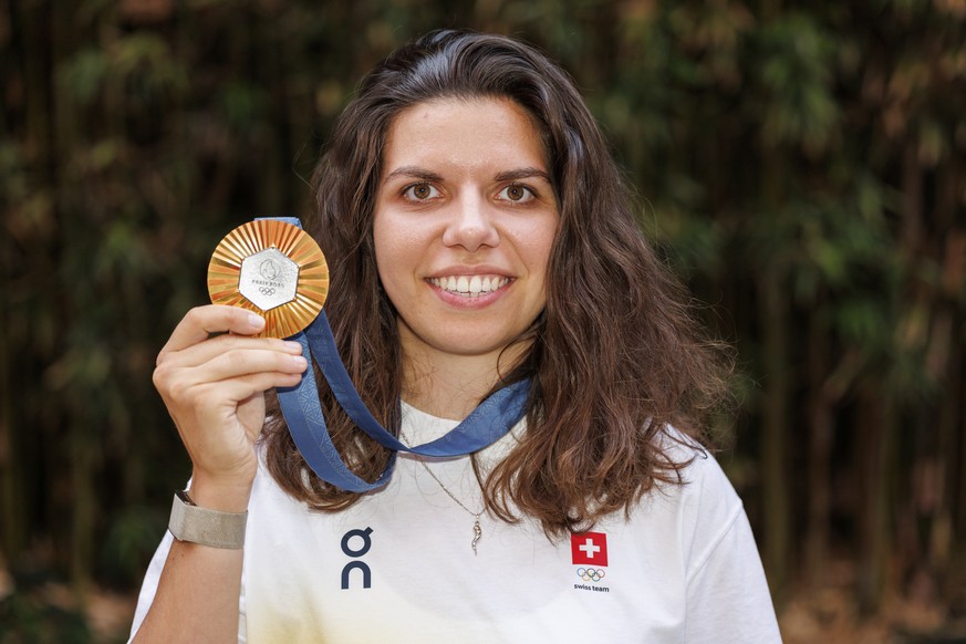 Chiara Leone of Switzerland, winner of the gold medal of the 50m Rifle 3 Positions women event, at the reception in the Maison Suisse at the 2024 Paris Summer Olympics in Paris, France, Wednesday, Aug ...