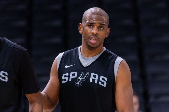 epa11844547 San Antonio Spurs player Chris Paul participates in a training session in Paris, France, 22 January 2025. San Antonio Spurs will face the Indiana Pacers team on 23 and 25 January for two N ...