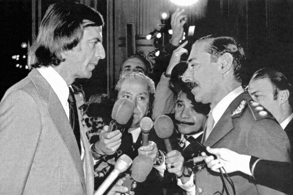 Wenn Blicke töten könnten: Menotti und Videla.