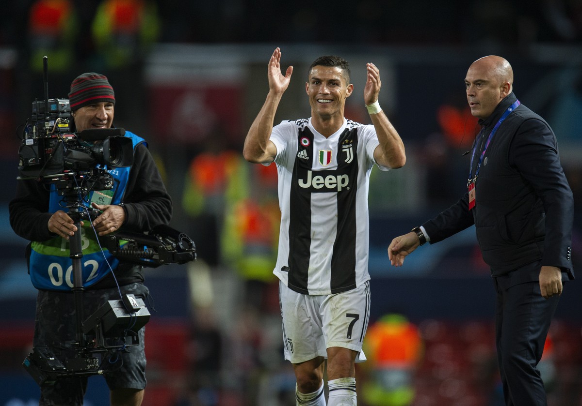 epa07114803 Juventus' Cristiano Ronaldo reacts after the UEFA Champions League Group H soccer match between Manchester United and Juventus held at Old Trafford in Manchester, Britain, 23 Septembe ...