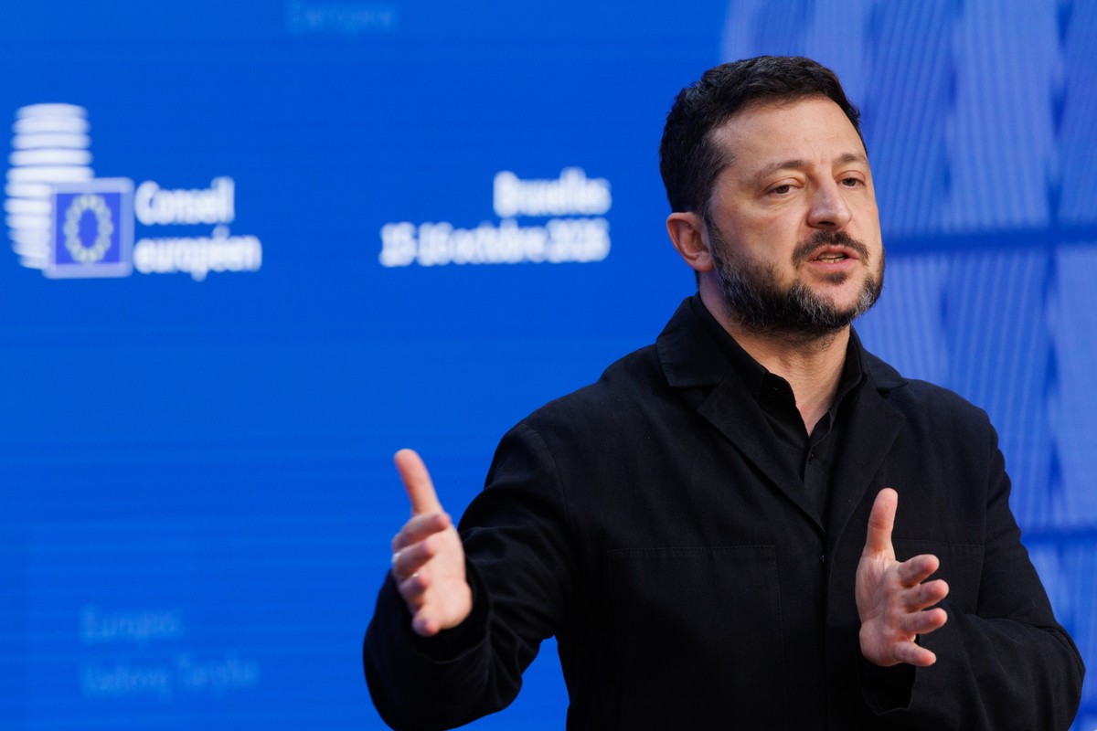 epa13309087 Ukrainian President Zelensky speaks during a press conference on the second day of a European Council summit in Brussels, Belgium, 16 October 2026. European Union (EU) heads of state and g ...