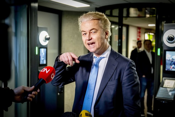 epa11255183 Geert Wilders (PVV) speaks to the media before the start of the reception by informants Elbert Dijkgraaf and Richard van Zwol for the follow-up discussions of the forming parties Party for ...