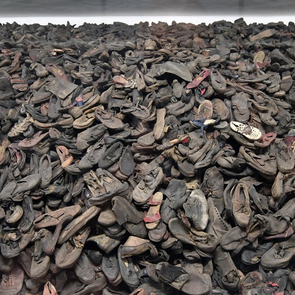 Schuhe getöteter KZ-Insassen. Mehr als 1,1 Millionen Menschen verloren in Auschwitz ihr Leben.