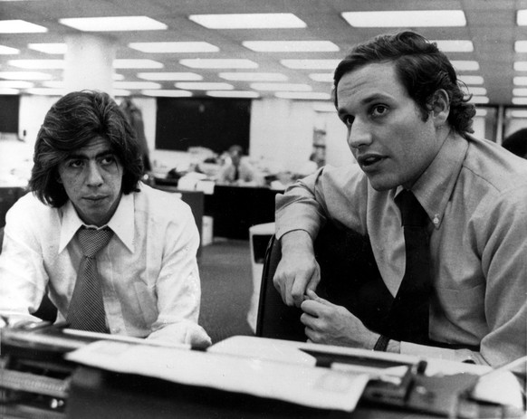 Carl Bernstein und/oder Bob Woodward, Journalisten Washington Post writers Carl Bernstein, left, and Robert Woodward, who pressed the Watergate investigation, are photographed in Washington, D.C., May 7, 1973. It was announced that The Post won the Pulitzer Prize for public service for its stories about the Watergate scandal. (AP Photo)