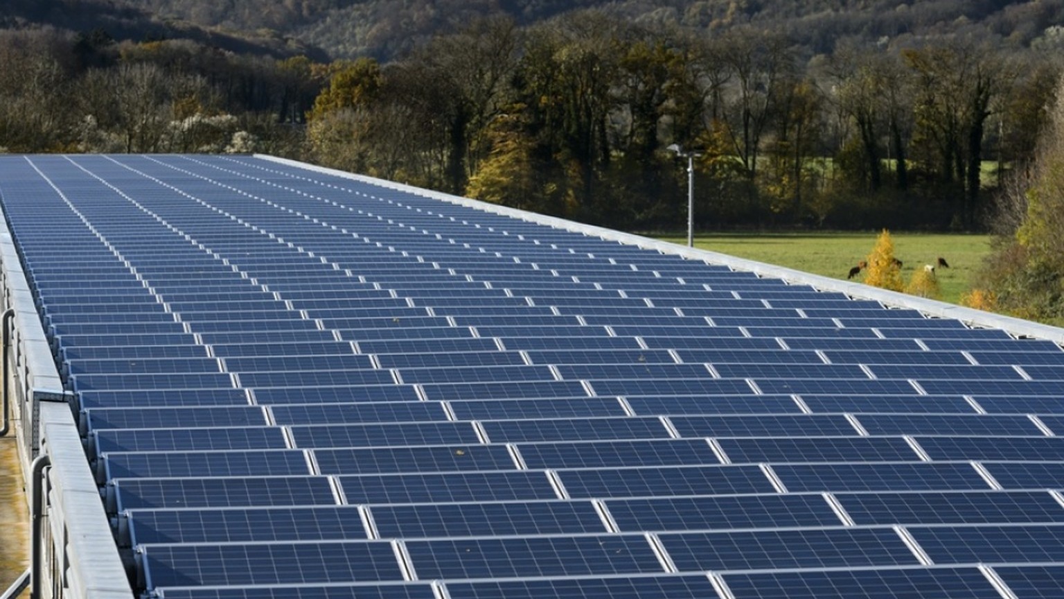 Solaranlage in Daillens. Photovoltaik ist eine der Methoden, um den nationalen