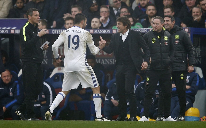 Britain Football Soccer - Crystal Palace v Chelsea - Premier League - Selhurst Park - 17/12/16 Chelsea&#039;s Diego Costa celebrates scoring their first goal with Chelsea manager Antonio Conte Reuters ...