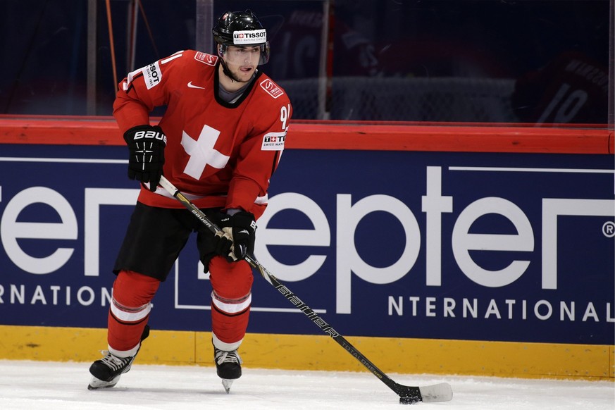 Robin Grossmann controls the puck during the IIHF Ice Hockey World Championships preliminary round game Slovenia vs Switzerland at the Globe Arena in Stockholm, Sweden, on Wednesday, 8 May 2013. (KEYS ...