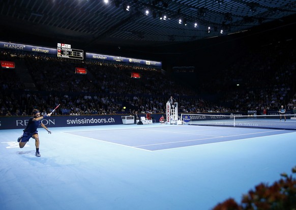 Switzerland&#039;s Roger Federer (L) returns a ball to Rafael Nadal of Spain during their match at the Swiss Indoors ATP men&#039;s tennis tournament in Basel, Switzerland November 1, 2015. REUTERS/Ar ...