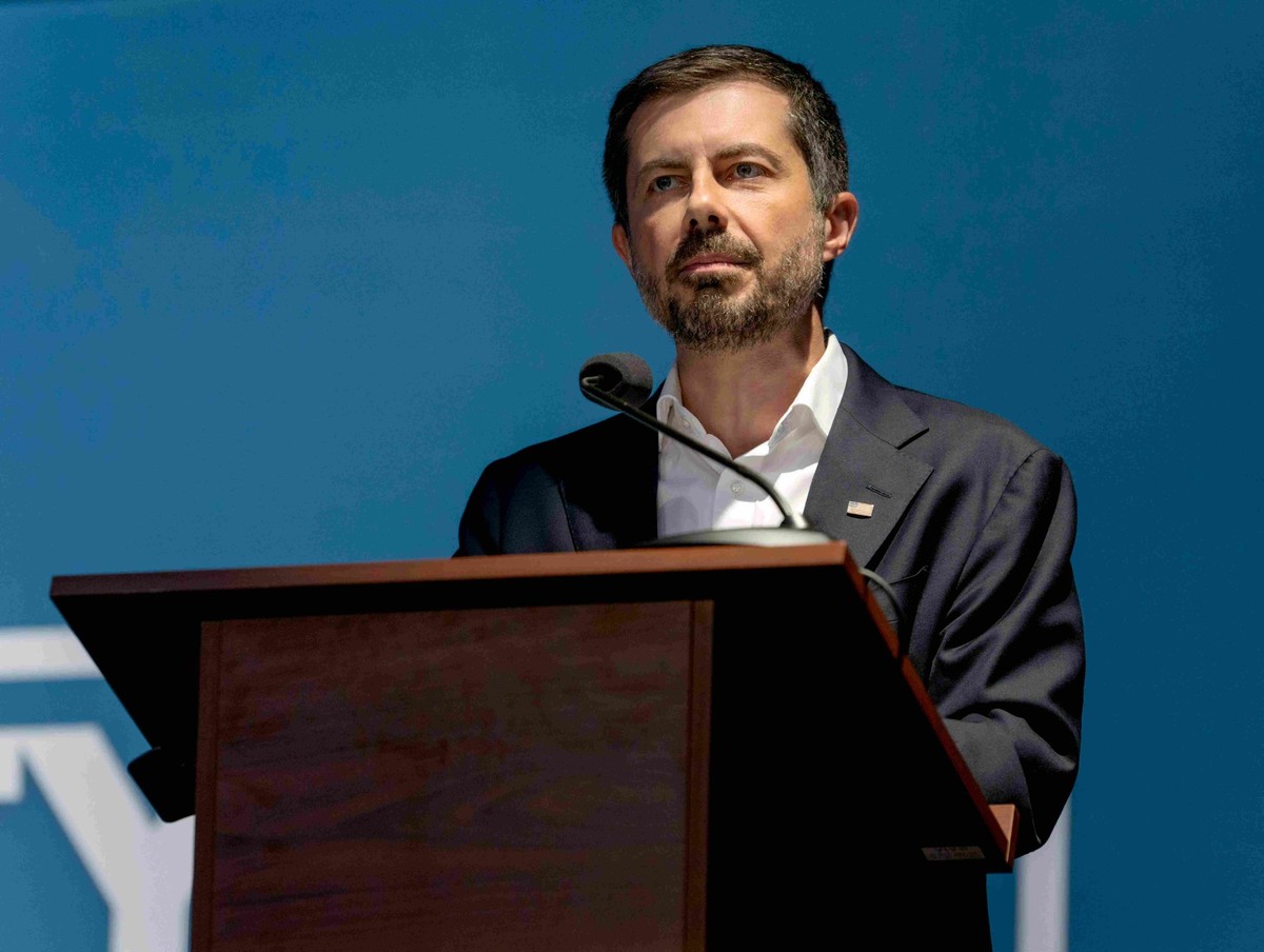 Pete Buttigieg sait que les démocrates doivent eux aussi redorer leur blason auprès de la population.