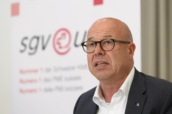 Nationalrat Fabio Regazzi, Mitte-TI, spricht waehrend einer SGV Medienkonferenz ueber das CO2-Gesetz, am Mittwoch, 23. Juni 2021 in Bern. (KEYSTONE/Anthony Anex)