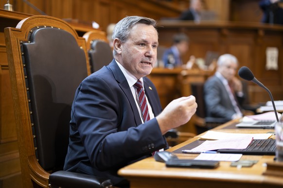 Werner Salzmann, SVP-BE spricht waehrend des Diskussionspunktes &quot;24.4255 Mo. SiK-S. Die Hisbollah verbieten&quot;,waehrend der Wintersession der Eidgenoessischen Raete, am Dienstag, 10. Dezember  ...