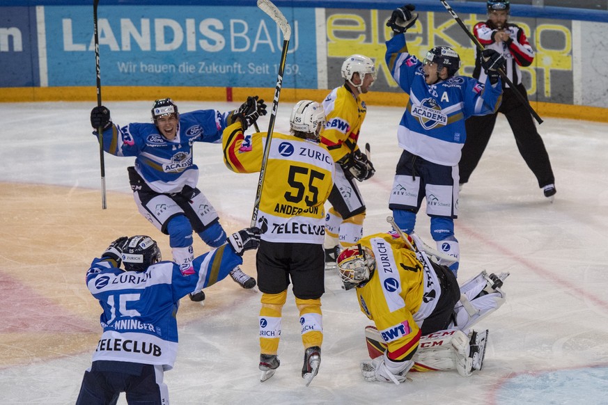 Die Zuger feiern das zwischenzeitliche 1:1 anlaesslich der ersten Runde des Swiss Ice Hockey Cups 2019/20 zwischen dem EVZ Academy und dem SC Bern am Dienstag, 10. September 2019, in Zug. (KEYSTONE/Ur ...