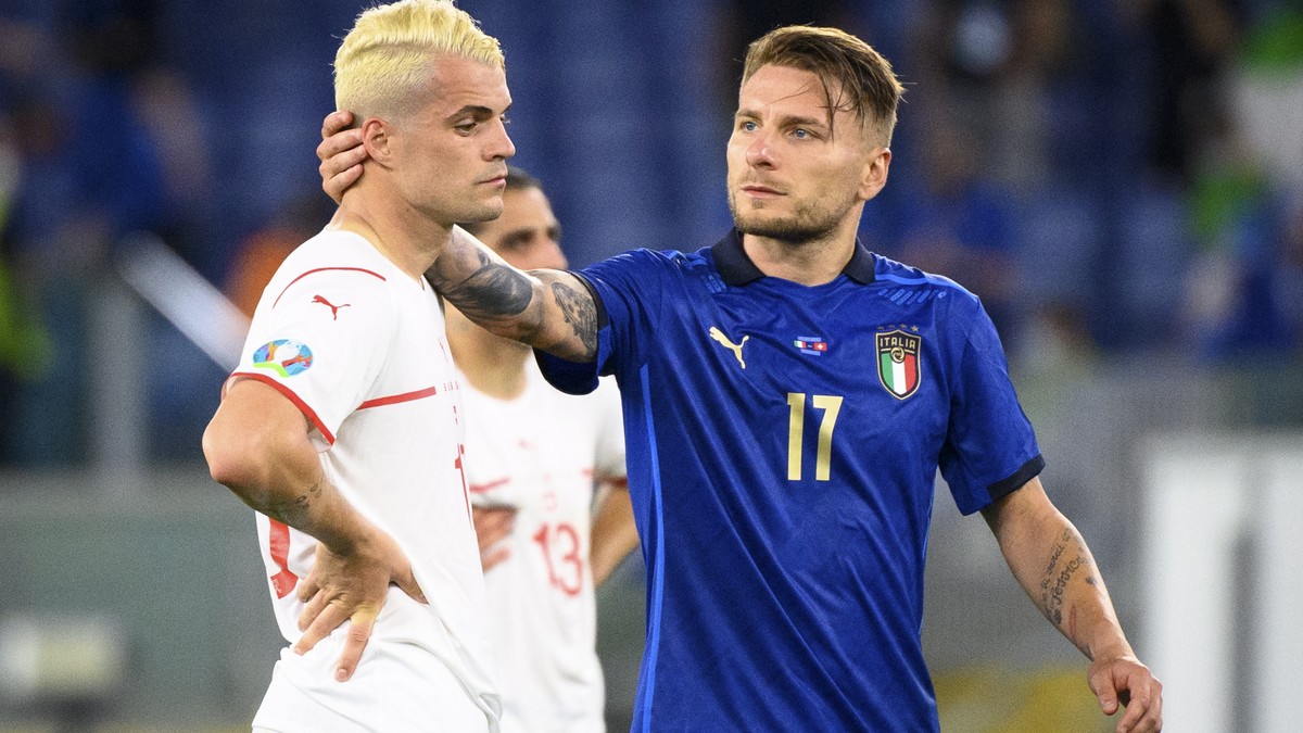 epaselect epa09278310 Italy's forward Ciro Immobile (R) comforts Switzerland's midfielder Granit Xhaka after the UEFA EURO 2020 group A preliminary round soccer match between Italy and Switz ...