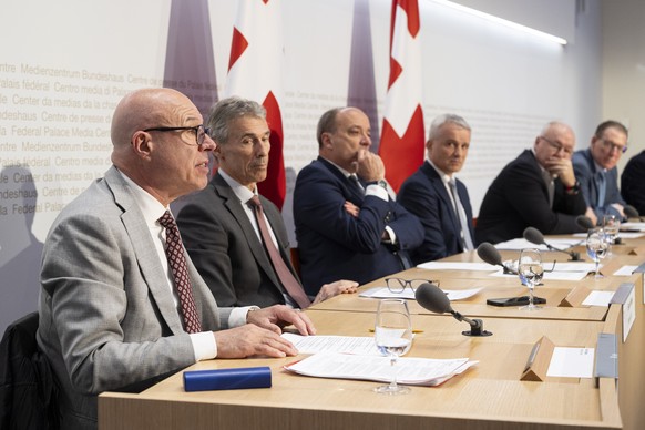 Fabio Regazzi, Praesident Schweizerischer Gewerbeverband sgv, Severin Moser, Praesident Schweizerischer Arbeitgeberverband SAV, Markus Dieth, Praesident Konferenz der Kantonsregierungen KdK, Bundesrat ...