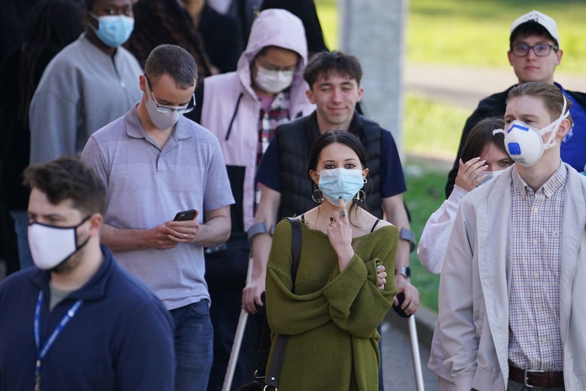 Students queuing to receive vaccines and antibiotics at the University of Kent campus in Canterbury, England, Thursday March 19, 2026. (Gareth Fuller/PA via AP)
Britain Meningitis