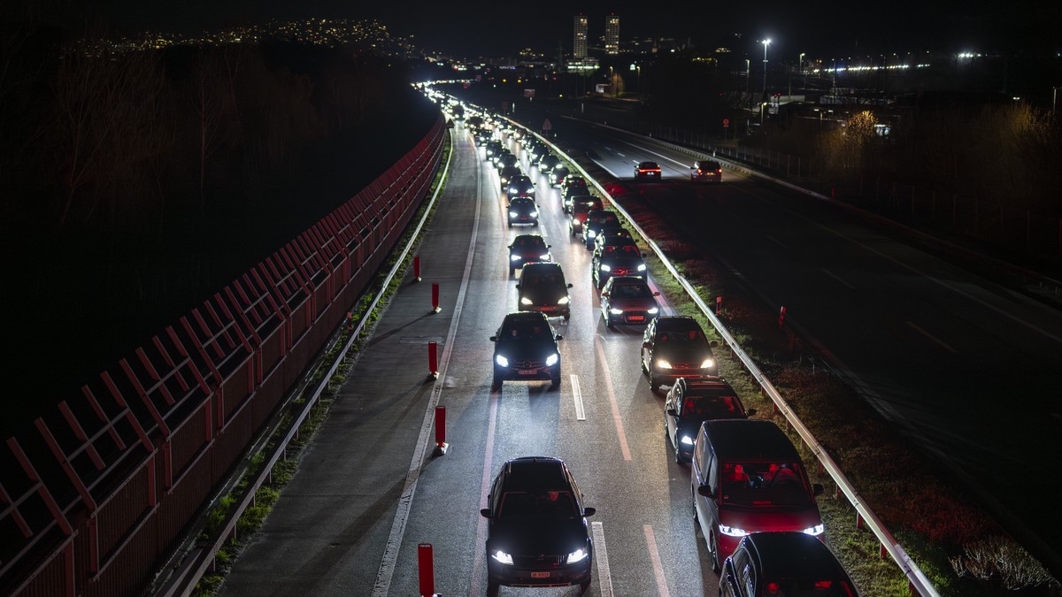 A13-wegen-Unfall-in-beide-Richtungen-gesperrt