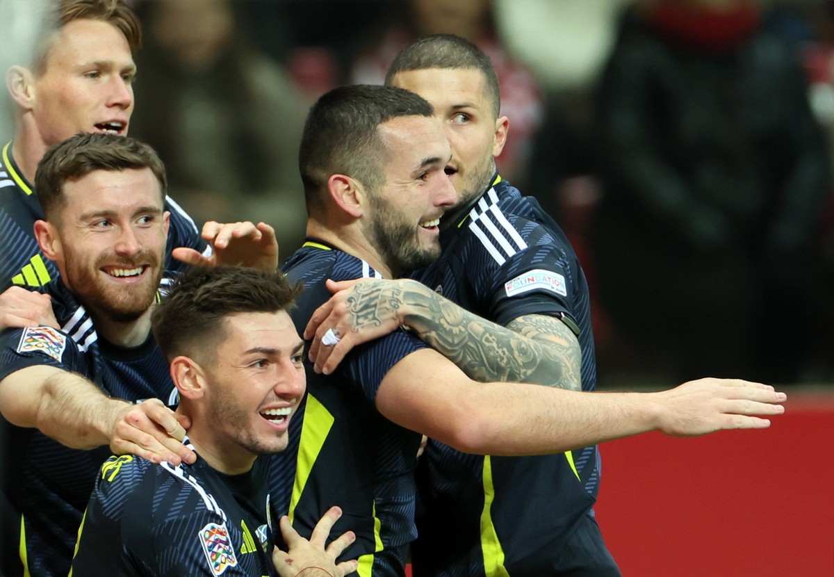 epa11728001 Scotland's John McGinn (2R) celebrates after scoring the opening goal during the UEFA Nations League soccer match between Poland and Scotland in Warsaw, Poland, 18 November 2024. EPA/ ...