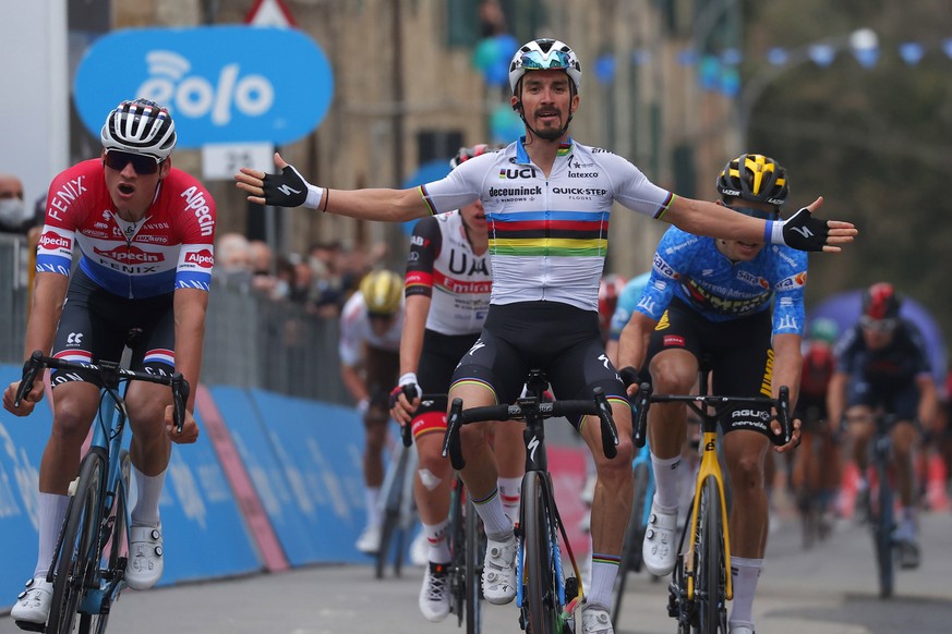 epa09067986 French rider Julian Alaphilippe (C) of team Deceuninck - Quick-Step celebrates next to Dutch Mathieu Van Der Poel (L) of team Alpecin-Fenix and Belgium&#039;s Wout Van Aert (R) of Jumbo-Vi ...