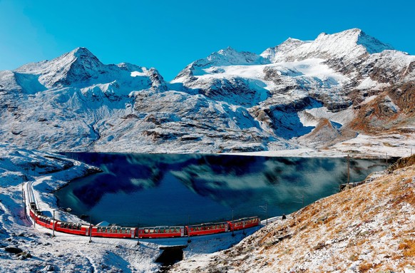 Bernina Lago Bianco Berninapass Bernina-Express Rhätische Bahn
