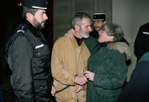Polizeibilder von Hugo Portmann, aufgenommen am 1. Juni 1992. Portmann ist am Sonntag abend, 21. Februar 1999, aus der Strafanstalt &#039;Realta&#039; in Cazis (GR) entwichen. Dort befand er sich zum  ...
