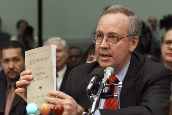 FILE - Independent Counsel Kenneth Starr holds a copy of his report while testifying on Capitol Hill Thursday Nov. 19, 1998, before the House Judiciary Committee&#039;s impeachment hearing. Starr, who ...