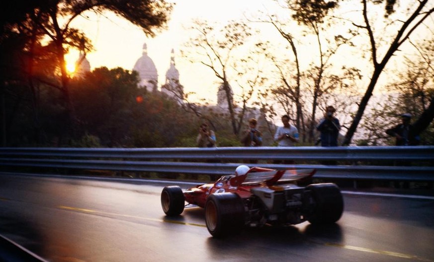 IMAGO / Motorsport Images

1971 Spanish GP MONTJUÃ¯C, SPAIN - APRIL 18: Clay Regazzoni, Ferrari 312B, on a damp track during practice as the sun begins to set during the Spanish GP at MontjuÃ¯c on Apr ...