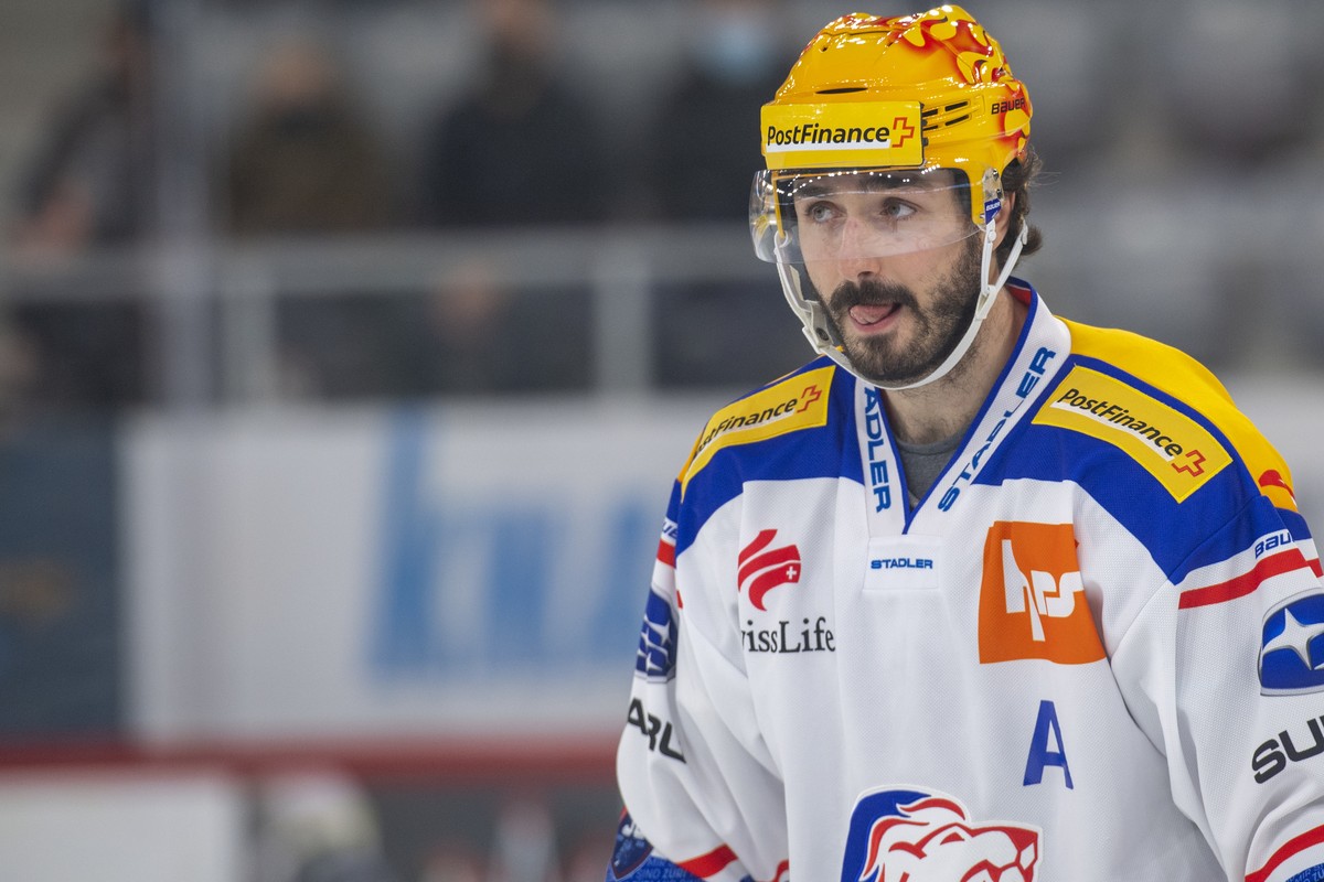 Lions PostFinance Top Scorer Denis Hollenstein waehrend dem Meisterschaftsspiel der National League zwischen dem EHC Biel und den ZSC Lions, am Samstag 17. Oktober 2020 in der Tissot Arena in Biel. (P ...