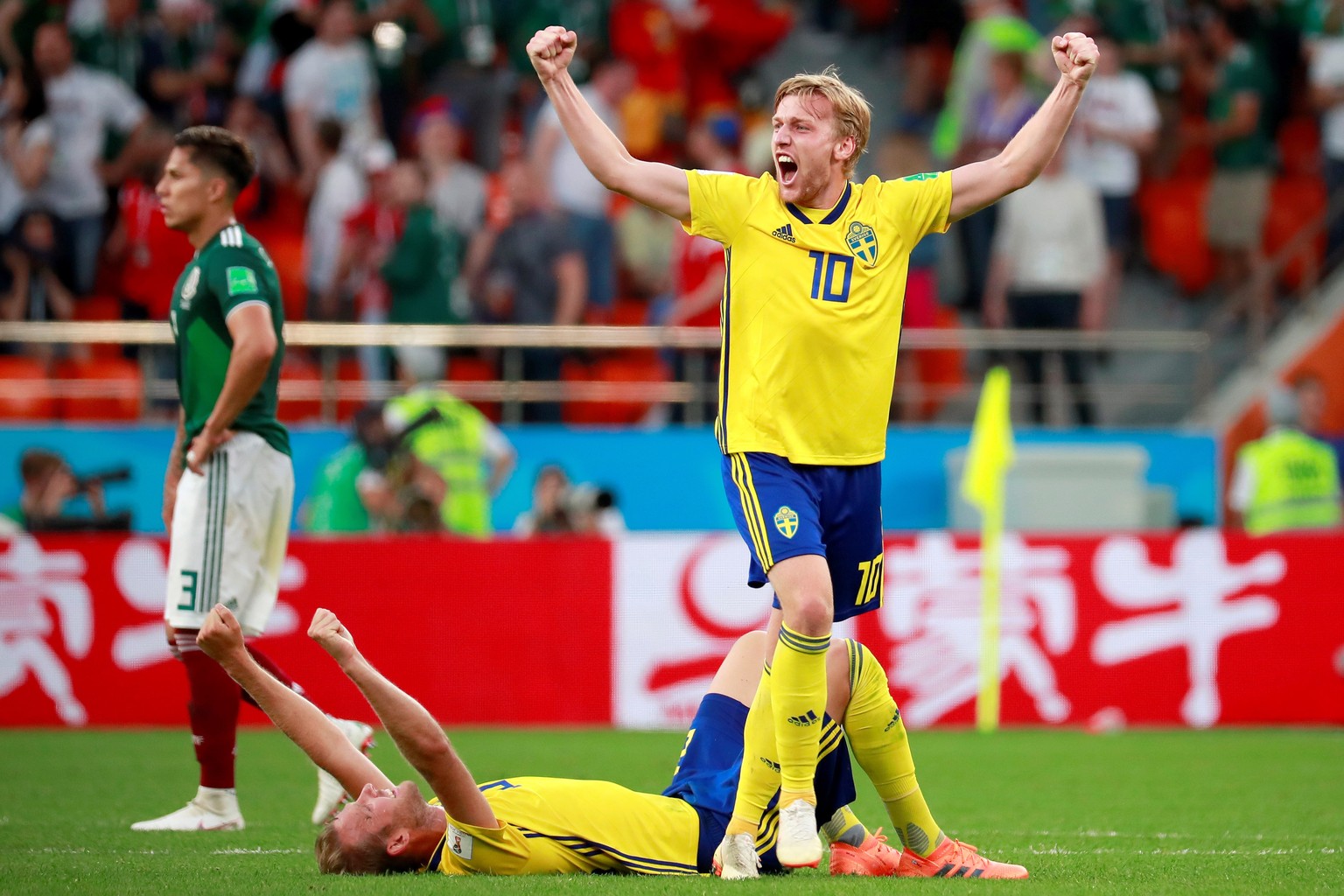 epa06844885 Emil Forsberg of Sweden celebrates after the FIFA World Cup 2018 group F preliminary round soccer match between Mexico and Sweden in Ekaterinburg, Russia, 27 June 2018. Sweden won the matc ...