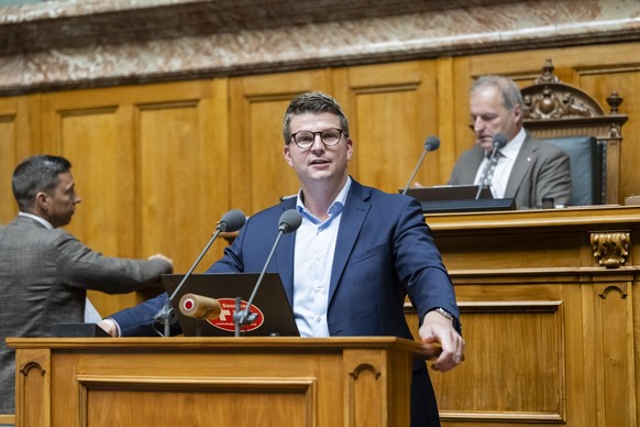 Mike Egger, SVP-SG, Kommissionssprecher in der Debatte um die Volksinitiative "Jederzeit Strom fuer alle", welche das Verbot des Baus von Kernkraftwerken aufheben will, spricht zur Grossen K ...