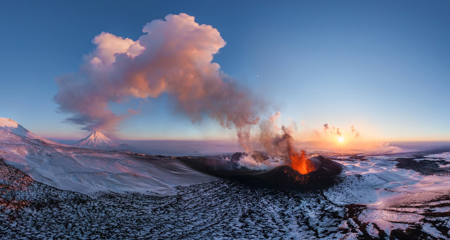 Der Plosky Tolbachik Vulkan auf der russischen Halbinsel Kamtschatka.