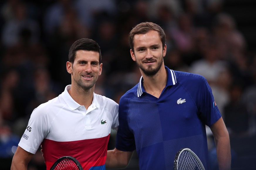 epa09569823 Novak Djokovic (L) of Serbia and Daniil Medvedev of Russia pose before the final match of the Rolex Paris Masters tennis tournament in Paris, France, 07 November 2021. EPA/CHRISTOPHE PETIT ...