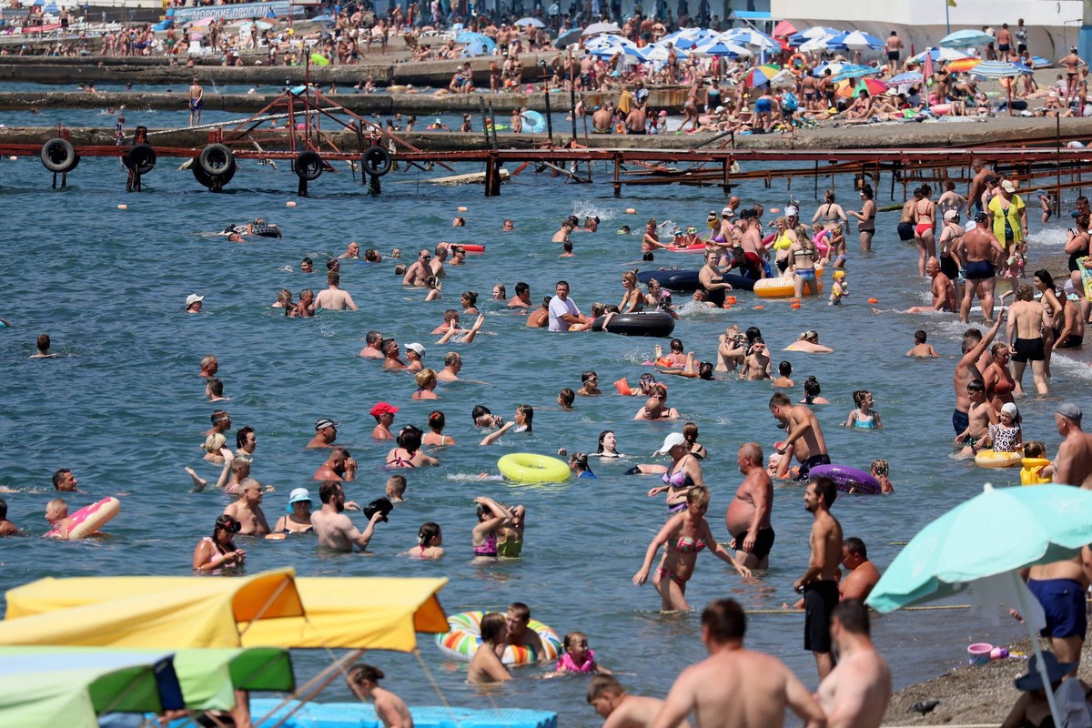 Tourisme en Crimée, des russes entre guerre et vacances