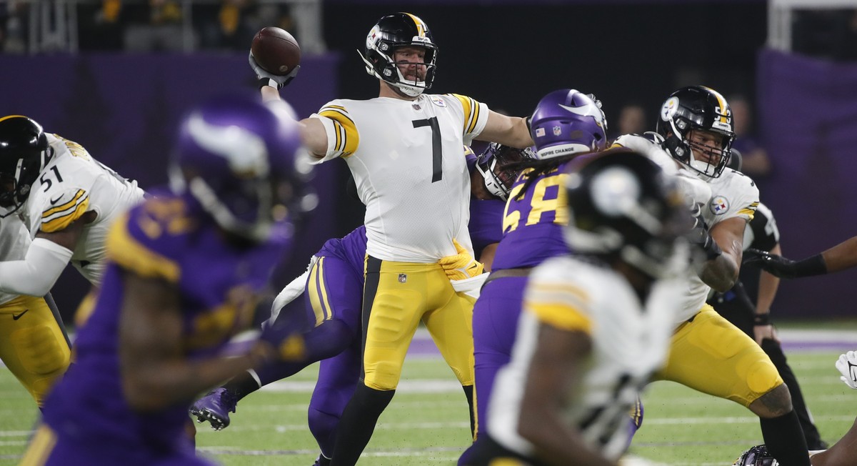 Pittsburgh Steelers quarterback Ben Roethlisberger (7) throws a pass during the first half of an NFL football game against the Minnesota Vikings, Thursday, Dec. 9, 2021, in Minneapolis. (AP Photo/Bruc ...