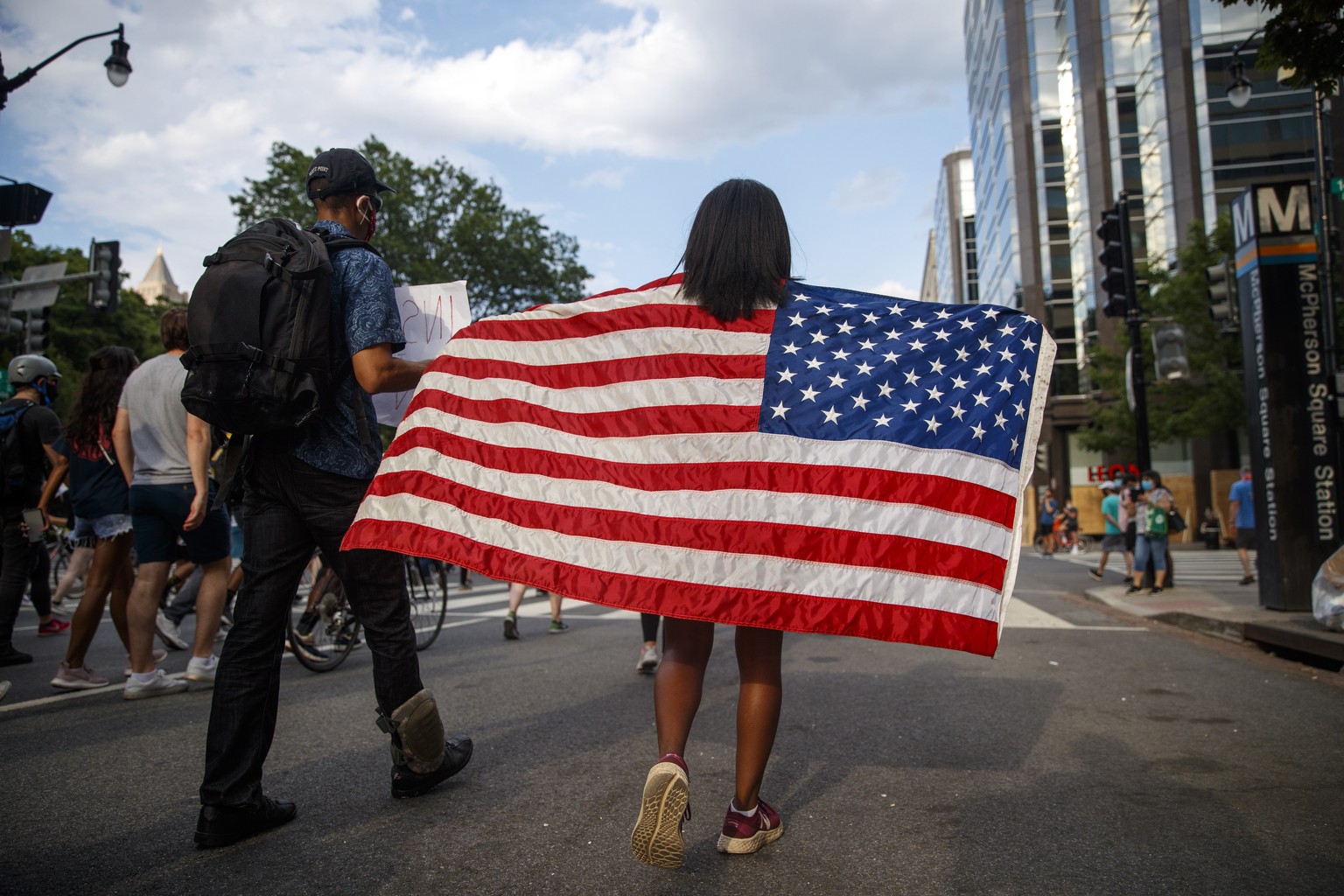 epa08463851 People, who gathered in protest of the death of George Floyd, peacefully march to the Trump International Hotel in Washington, DC, USA, 03 June 2020. A bystander&#039;s video posted online ...