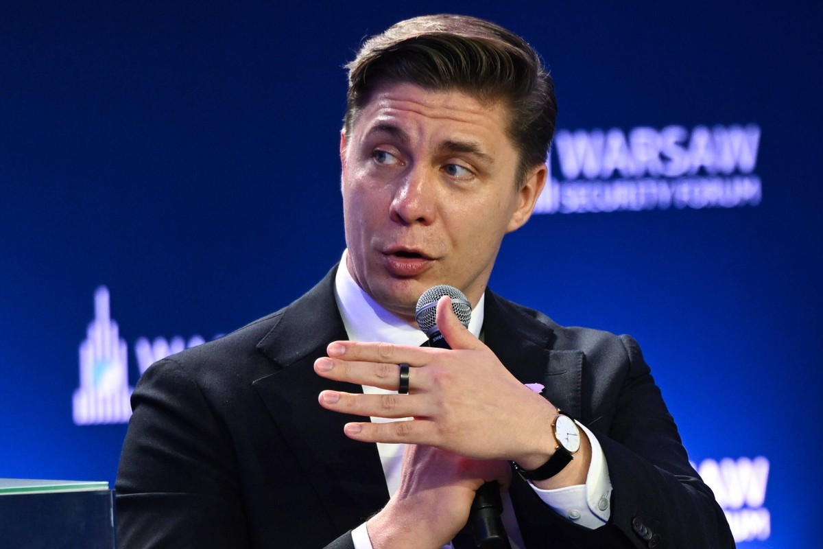 epa13298209 Prime Minister of Lithuania Mindaugas Sinkevicius speaks during the 'Europe's Strategic Moment in a Fracturing World' panel at the Warsaw Security Forum in Warsaw, Poland, 1 ...