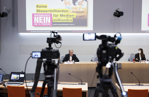 Hans-Ulrich Bigler, Direktor Schweizerischer Gewerbeverband, spricht waehrend einer Medienkonferenz des Komitees &quot;Mediengesetz Nein&quot;, am Mittwoch, 5. Januar 2022, in Bern. (KEYSTONE/Peter Kl ...