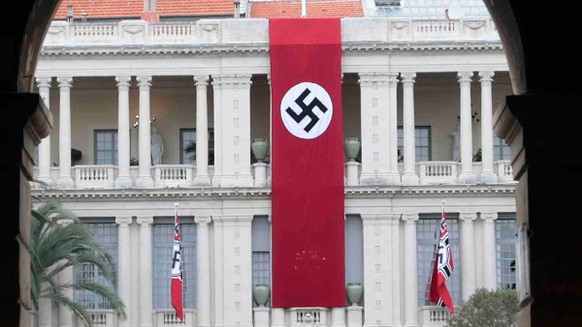 Dieser «Zwergstaat» liegt mitten in Österreich\nBin etwas verwirrt ob der Gestaltung der Fahne.......