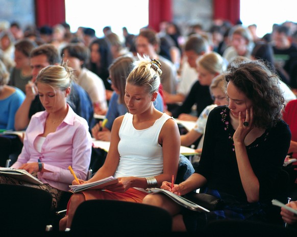 Weltweit sind mehr Frauen als Männer an Hochschulen registriert