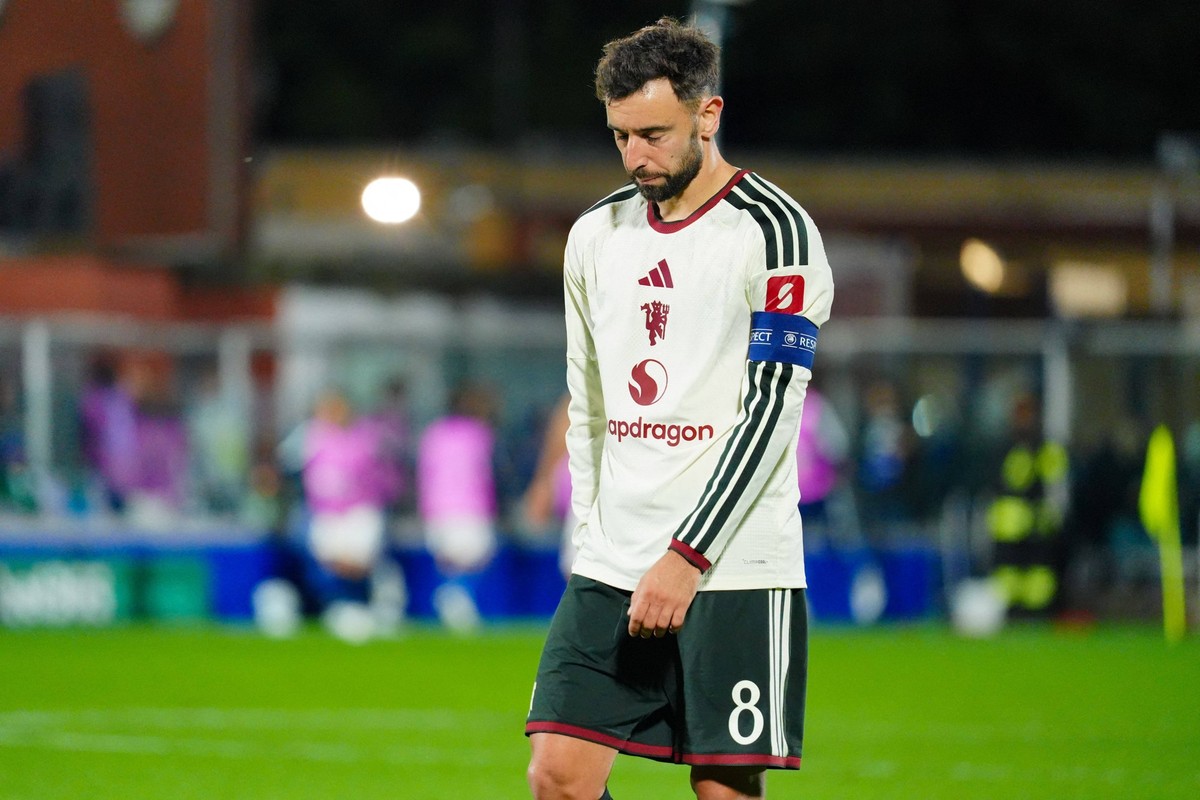 SOCCER - UEFA Champions League - Como 1907 vs. Manchester United, ManU Photo by IPA/ABACAPRESS.COM90008185 - Bruno Fernandes Manchester United looked disappointed during the Como 1907 vs. Manchester U ...
