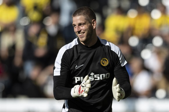 YB Torhueter David von Ballmoos beim aufwaermen im Fussball Meisterschaftsspiel der Super League zwischen den Berner Young Boys und dem FC Lugano, am Sonntag, 24. September 2023, im Wankdorf Stadion i ...