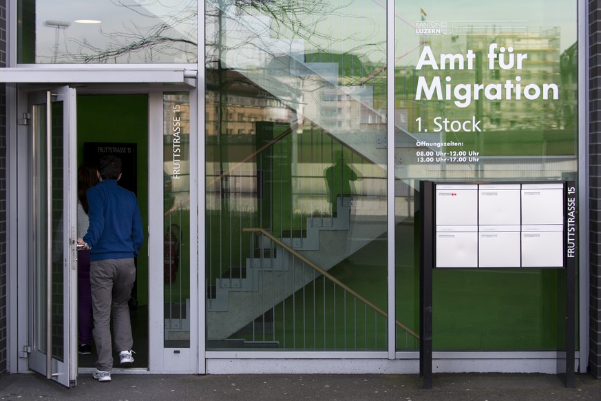 Der Eingang zum Amt fuer Migration des Kanton Luzern, am Dienstag, 24. Maerz 2015, in Luzern. (KEYSTONE/Anthony Anex)