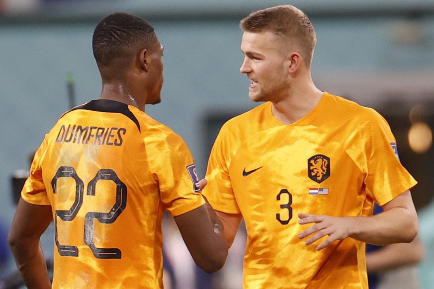 epa10346473 Denzel Dumfries (L) of the Netherlands celebrates with teammate Matthijs De Ligt after the FIFA World Cup 2022 round of 16 soccer match between the Netherlands and the USA at Khalifa Inter ...