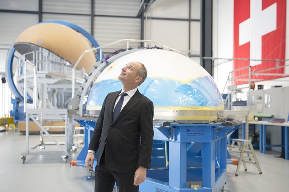 Der CEO der Ruag Urs Breitmeier anlaesslich der Bilanzmedienkonferenz vom Donnerstag 17. Maerz 2016 in der neuen Spacehalle in der RUAG Produktion im Emmen. (KEYSTONE/Urs Flueeler)