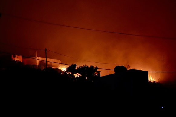 epa12211600 Fire approaches houses during a wildfire in Ierapetra, on Crete island, Greece, 02 July 2025. A large wildfire erupted in the afternoon in an agro-forested area in eastern Crete, at the Ah ...