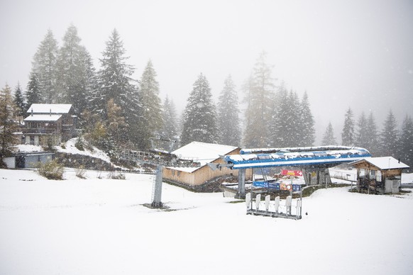 Snow-covered landscape, on Saturday, October 27, 2018, near Adelboden in the Bernese Oberland, Switzerland. (KEYSTONE/Anthony Anex)