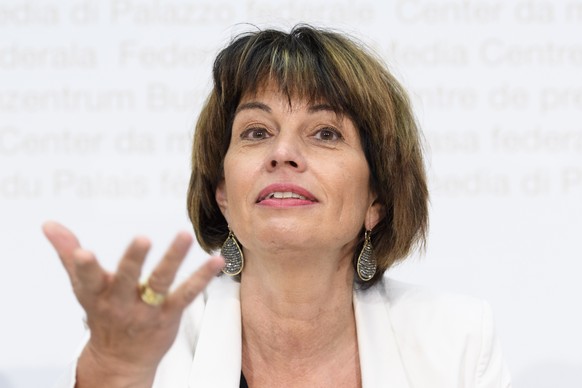 Bundesraetin Doris Leuthard spricht an einer Medienkonferenz ueber den Entwurf eines neuen Bundesgesetzes ueber elektronische Medien, am Donnerstag, 21. Juni 2018, im Medienzentrum Bundeshaus in Bern. ...