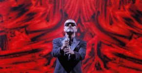 George Michael singt im September 2012 in Paris bei einer Gala für AIDS-Opfer.