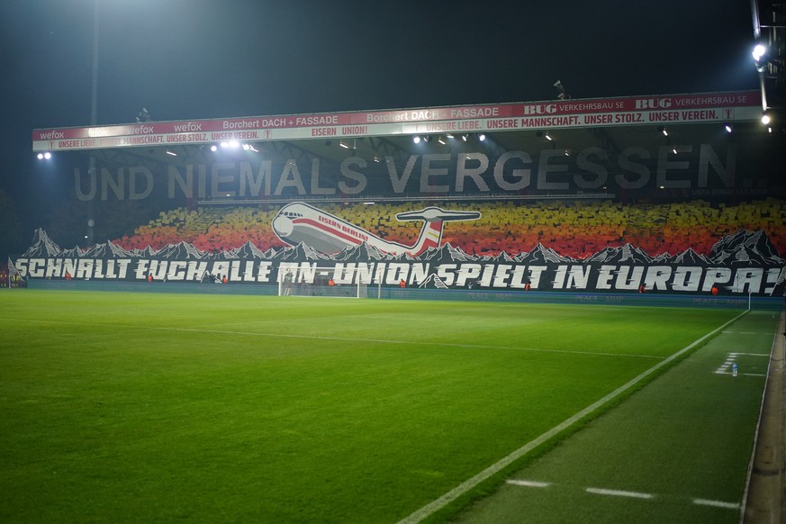 epa10241823 Union?s fans perform a choreography prior to the UEFA Europa League group D soccer match between FC Union Berlin and Malmo FF in Berlin, Germany, 13 October 2022. EPA/CLEMENS BILAN