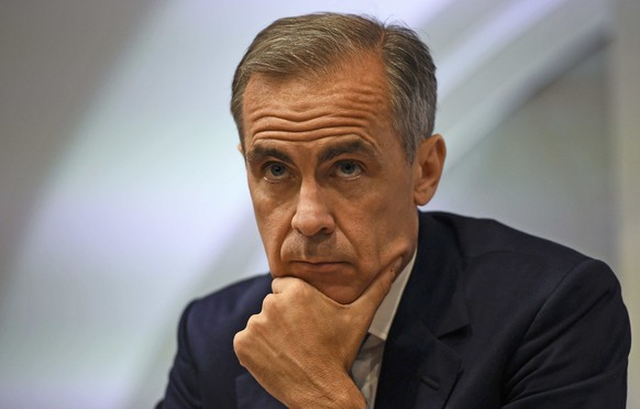 Bank of England governor Mark Carney pauses as he speaks during a news conference at the Bank of England in London, Britain July 5, 2016. REUTERS/Dylan Martinez/File Photo